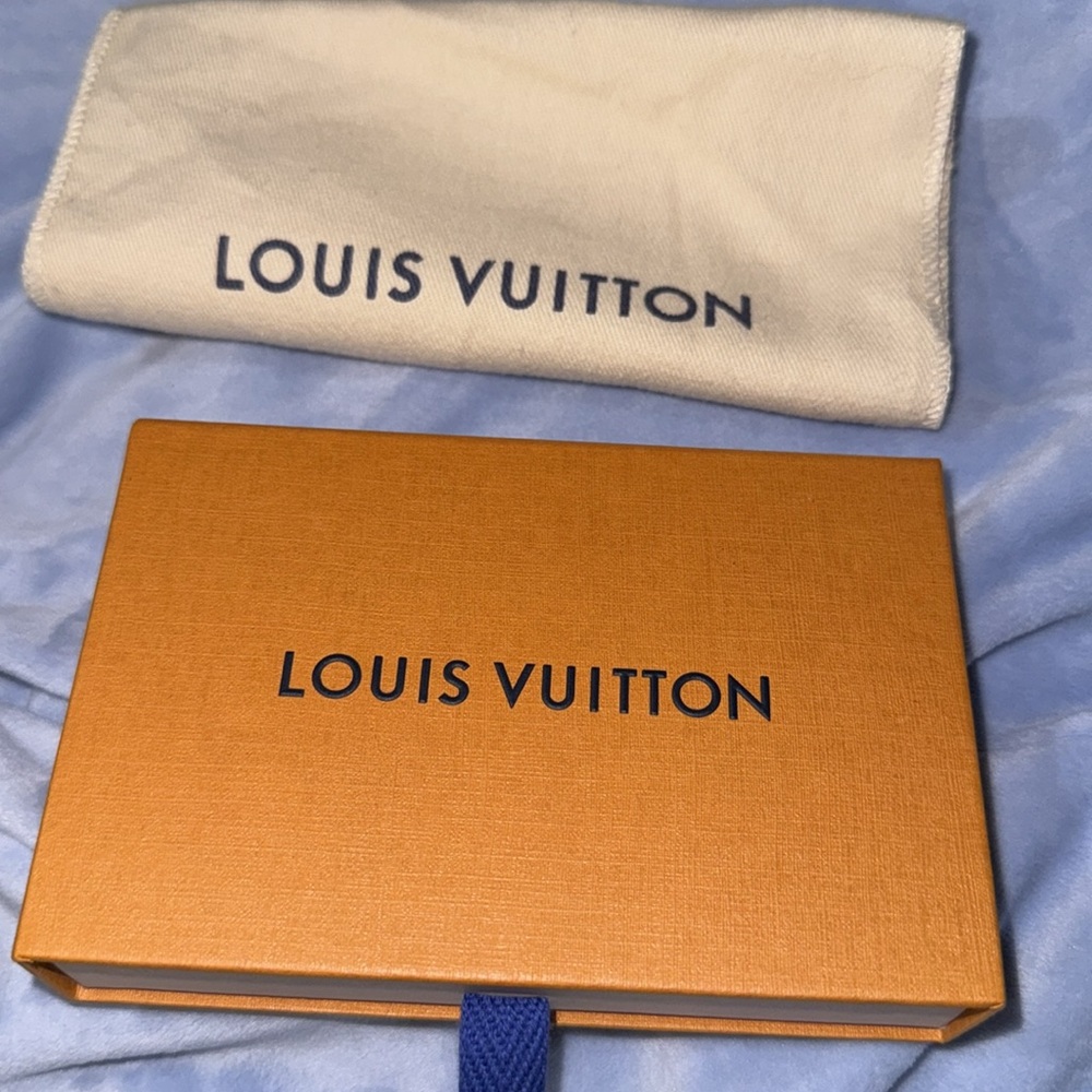 Men’s or Women’s Louis Vuitton Damier Coin Pouch! Brand New comes with Box! - Picture 15 of 15
